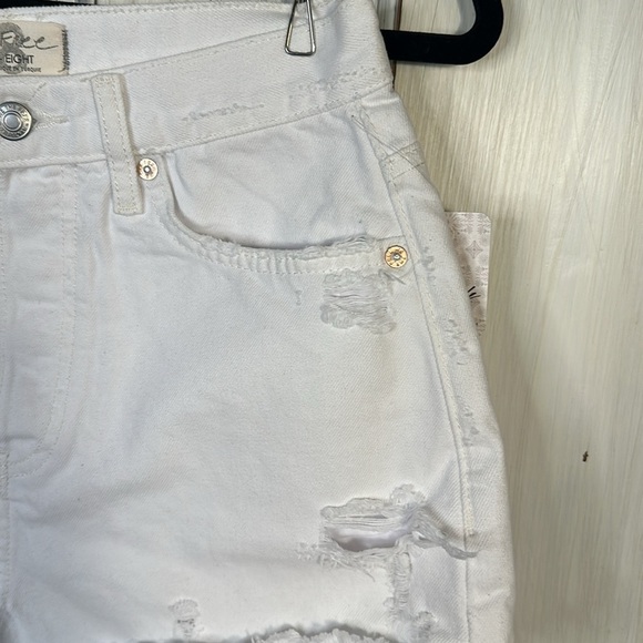 We the Free 100% Cotton NWT White Denim Shorts Trendy Fresh Summer Casual S/28W - Picture 3 of 10